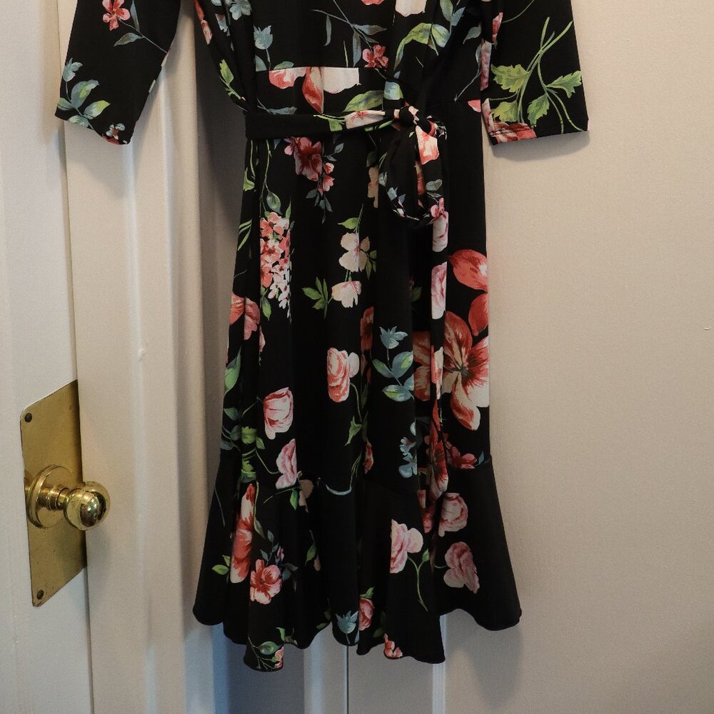 Kiyonna Floral Wrap Dress - Picture 4 of 6